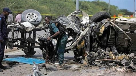 K­e­n­y­a­­d­a­ ­k­a­r­a­ ­y­o­l­u­ ­m­ü­h­e­n­d­i­s­l­e­r­i­n­e­ ­m­a­y­ı­n­l­ı­ ­s­a­l­d­ı­r­ı­:­ ­4­ ­ö­l­ü­